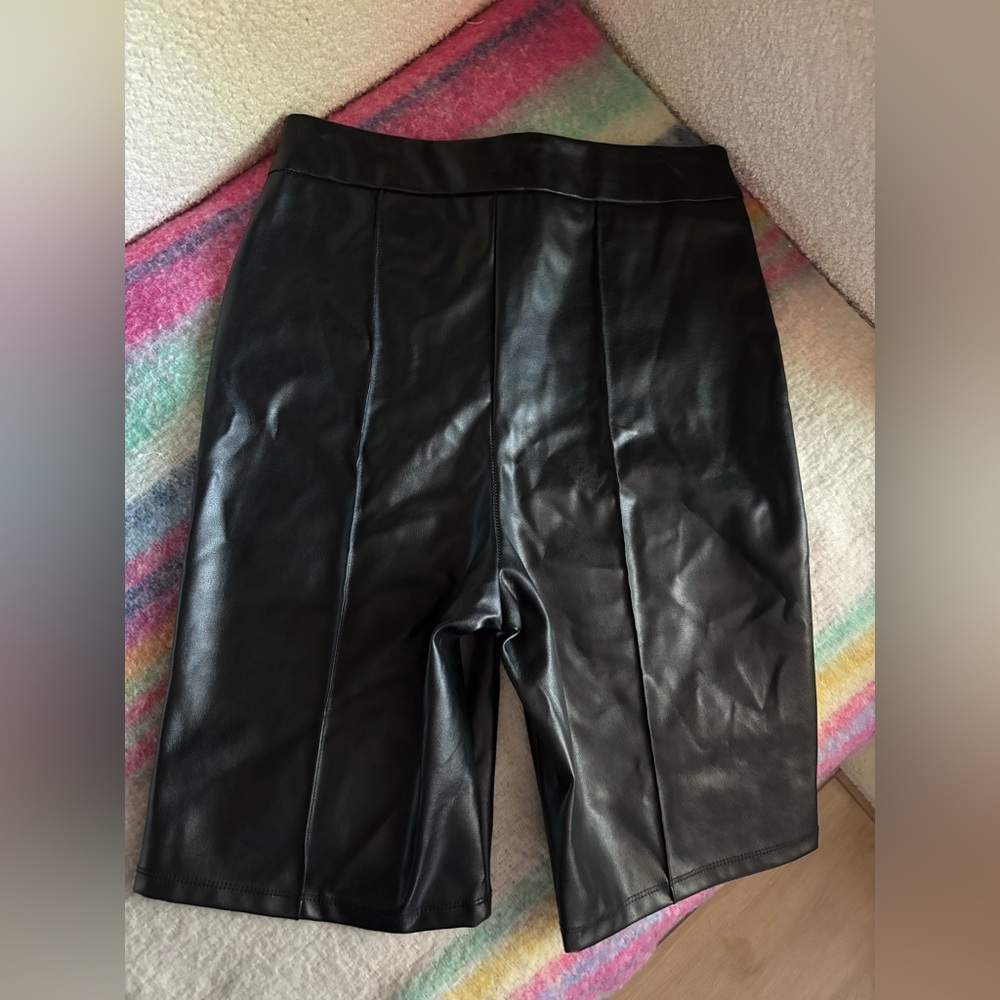 Good American Better Than‎ Leather Bike Shorts - Picture 7 of 8